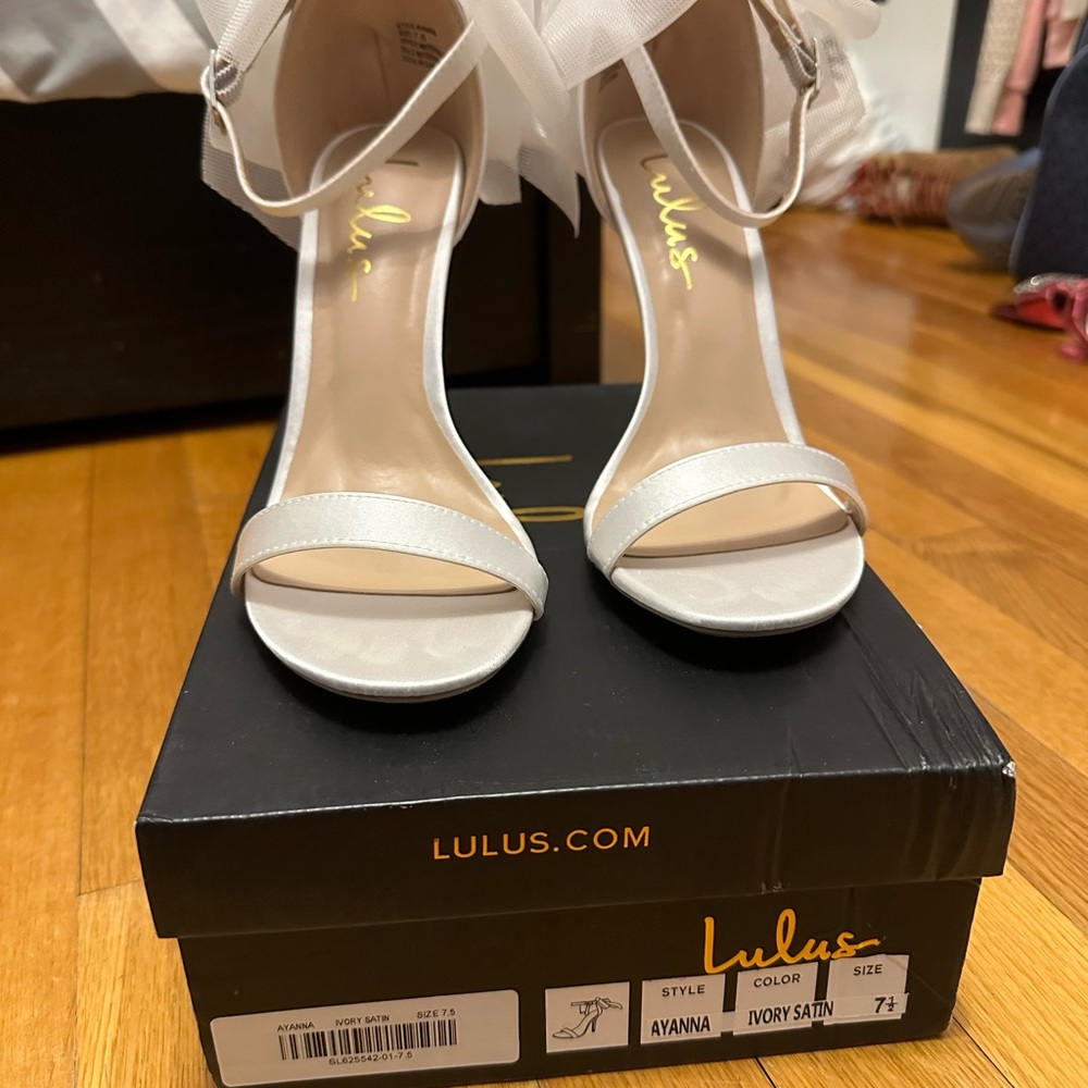 White Bow Wedding shoes